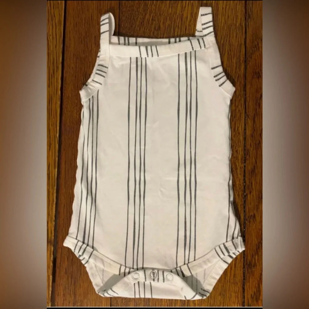 Little James romper Infant Baby boys 6-9 M cream White Gray Stripes Cavallari